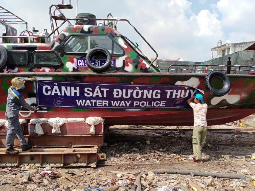 Cung cấp dịch vụ sửa chữa cho Cảnh sát đường thủy