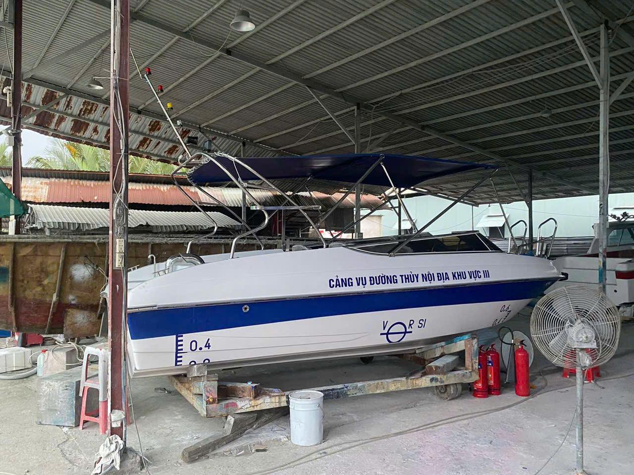 Đóng mới cano cho Cảng vụ đường thủy nội địa khu vực III