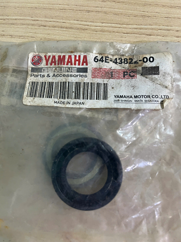 Gioăng chắn bụi YAMAHA 115–250HP mã 64E-43822-00 – Bảo vệ trục, tăng độ bền hệ truyền động