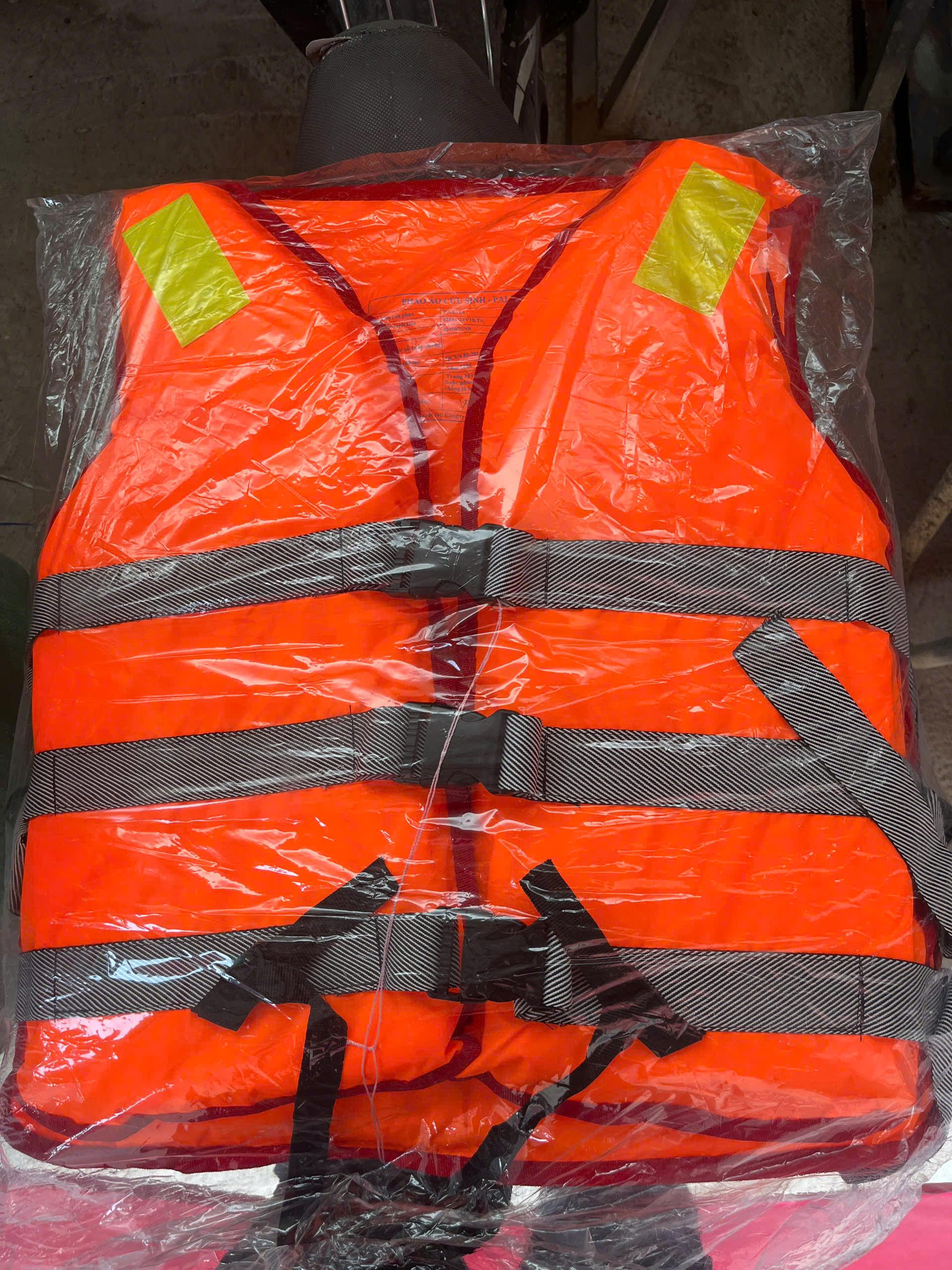 Phao tròn cứu hộ & áo phao ca nô – trang bị an toàn bắt buộc cho mọi hành trình