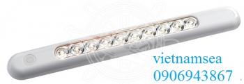 Free-standing watertight LED light fixture