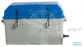 Battery box, watertight with ventilation